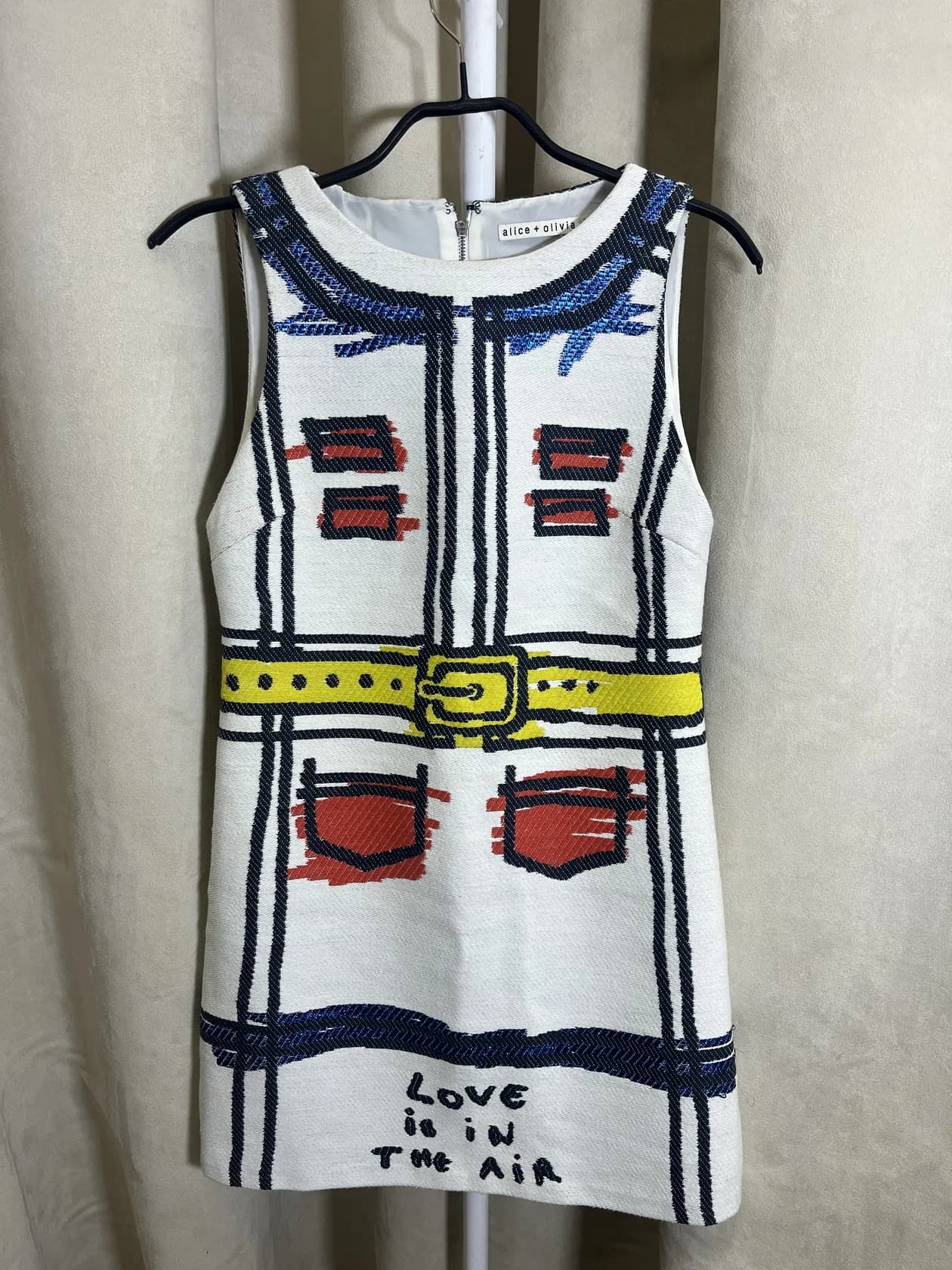 Платье Alice + Olivia с графичным принтом