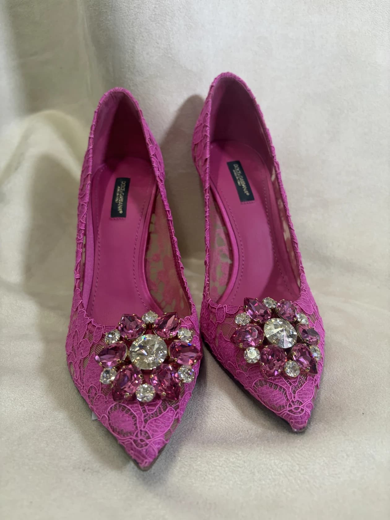 Кружевные туфли Dolce & Gabbana с камнями