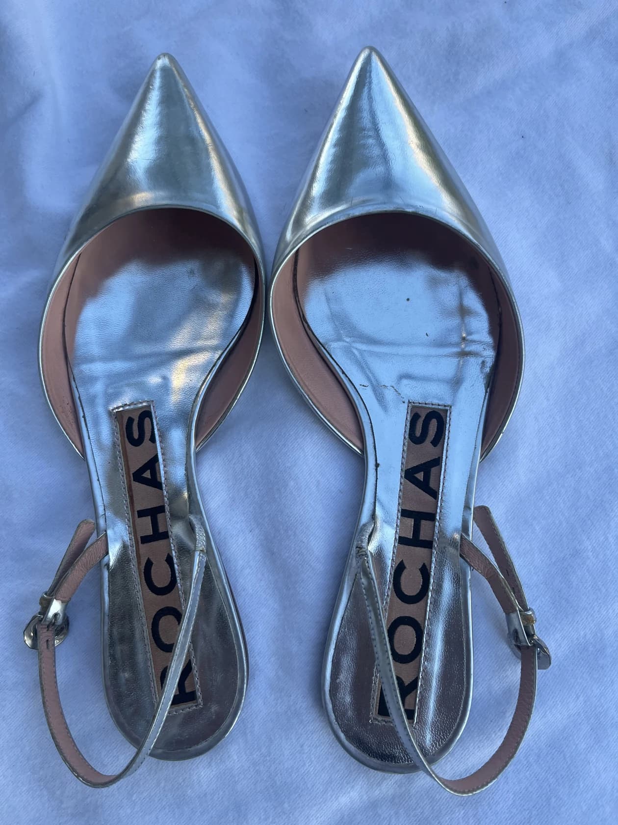 Босоножки Rochas на плоском ходу, серебристый лак — фото 4