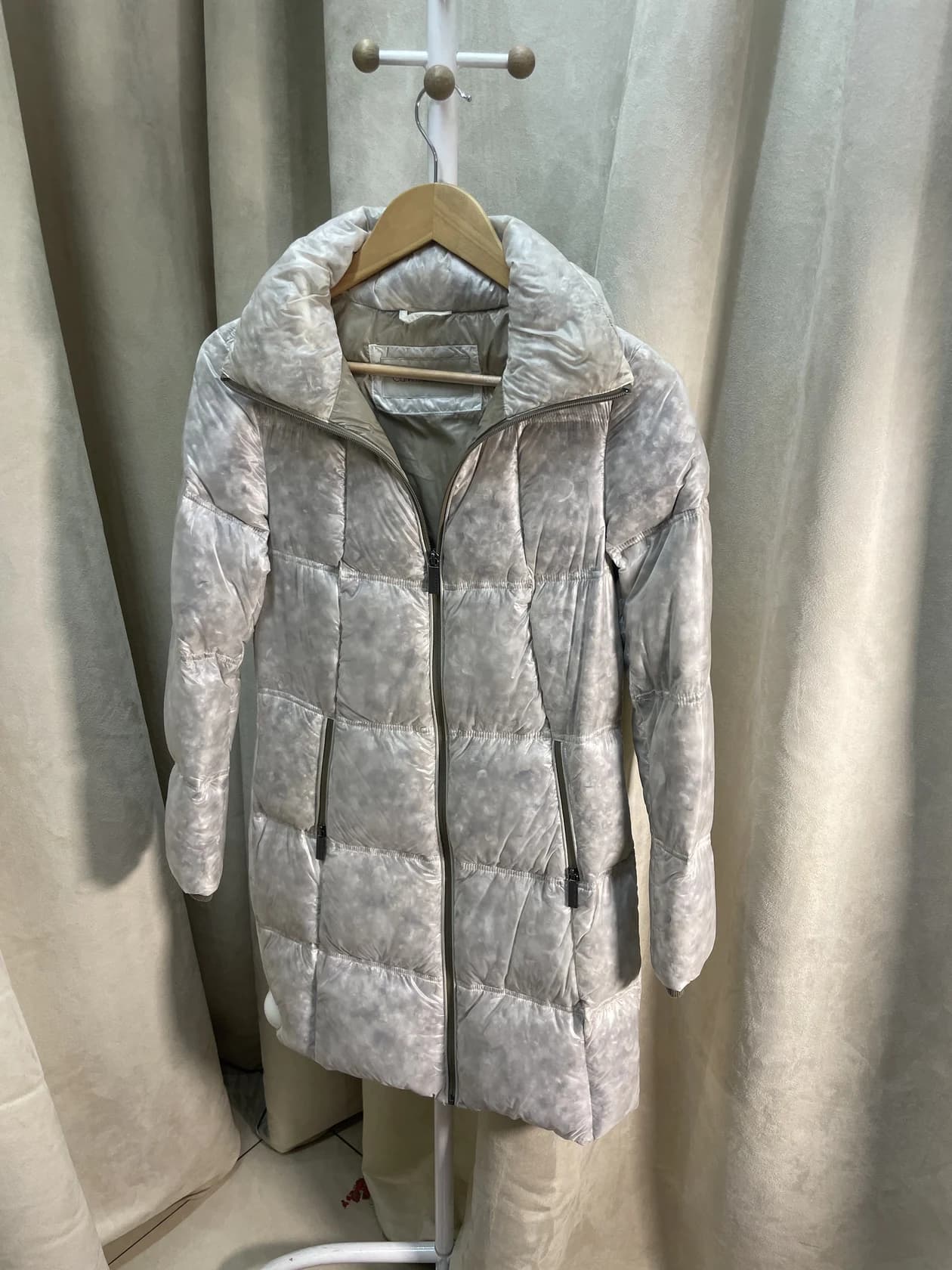 Пуховик Calvin Klein Jeans, серебристый, размер XS