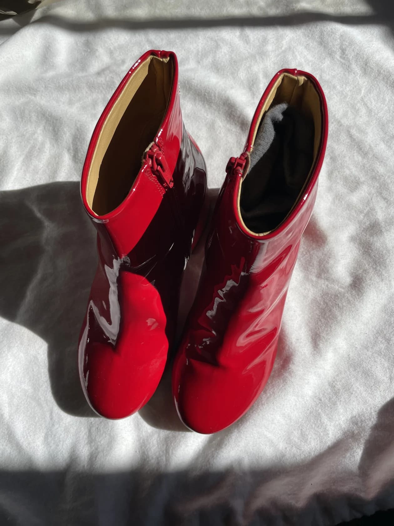 Ботильоны Maison Margiela MM6 из красного лака, 37 размер
