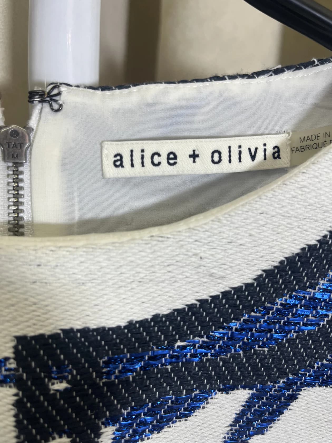 Платье Alice + Olivia с графичным принтом — фото 3