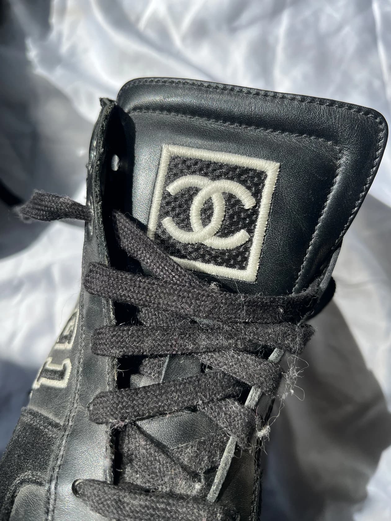 Высокие кеды Chanel Cambon, кожа и замша — фото 3