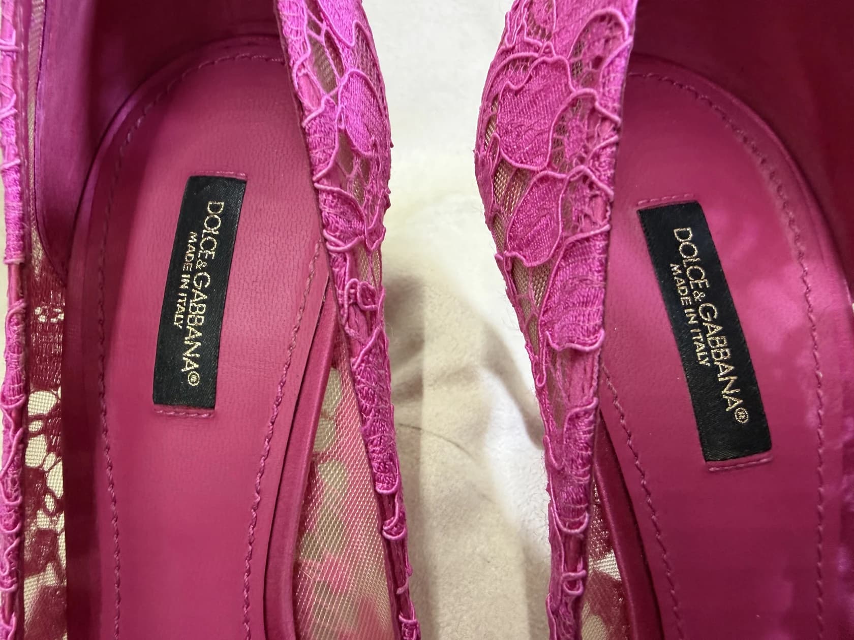 Кружевные туфли Dolce & Gabbana с камнями