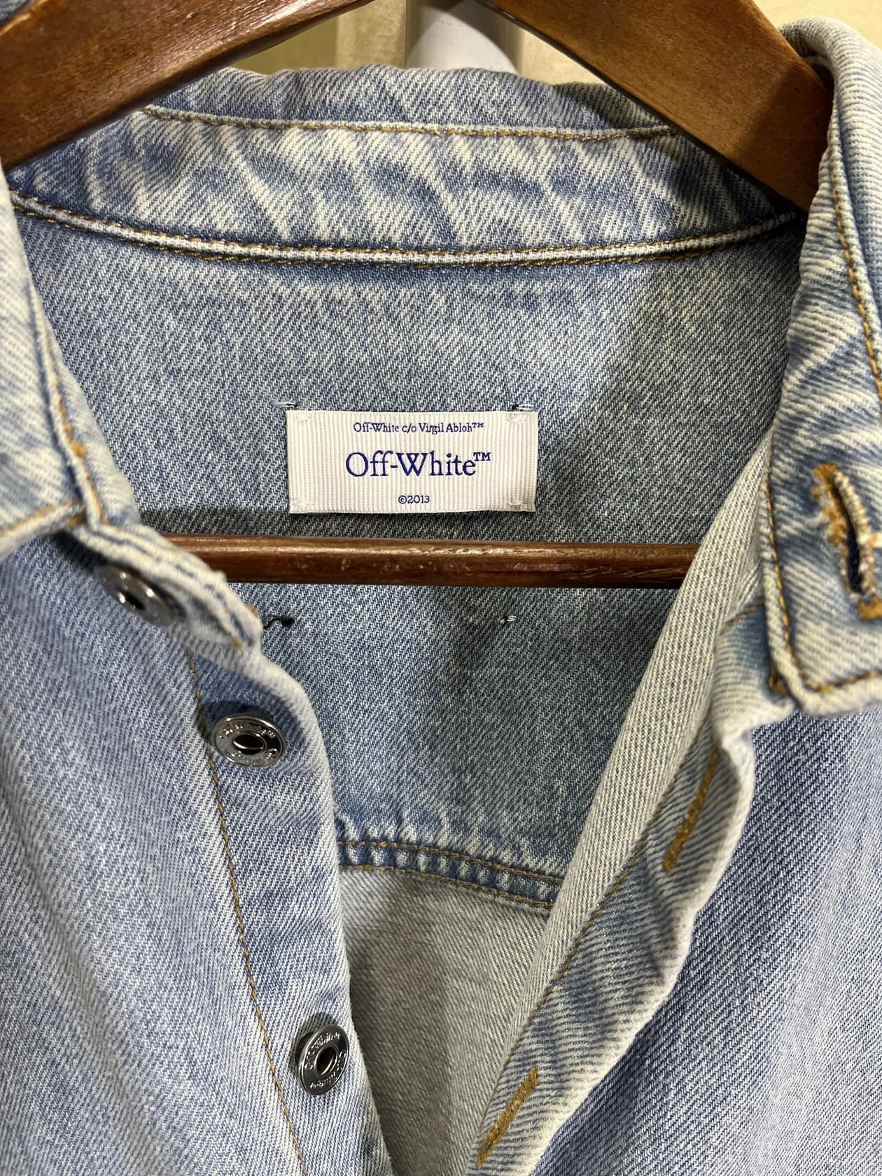 Платье-рубашка Off-White из денима, асимметрия — фото 3
