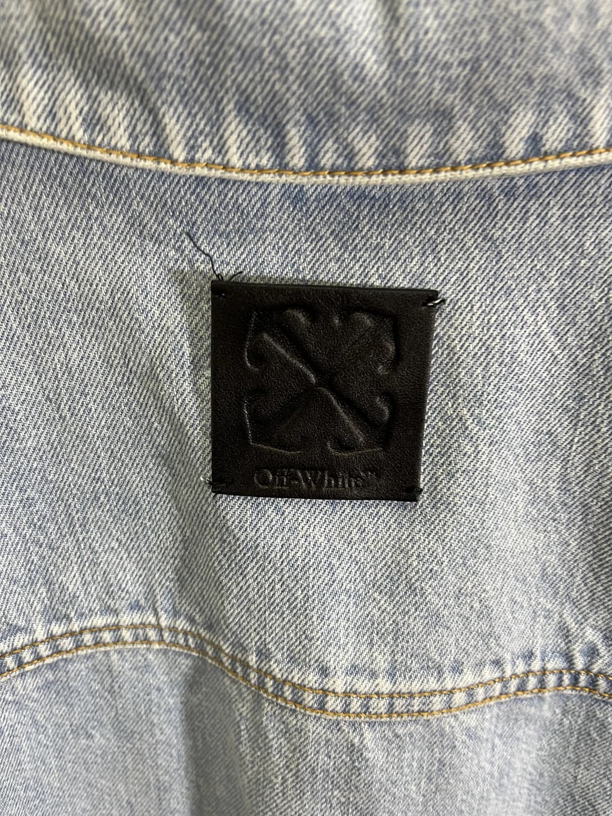 Платье-рубашка Off-White из денима, асимметрия — фото 4