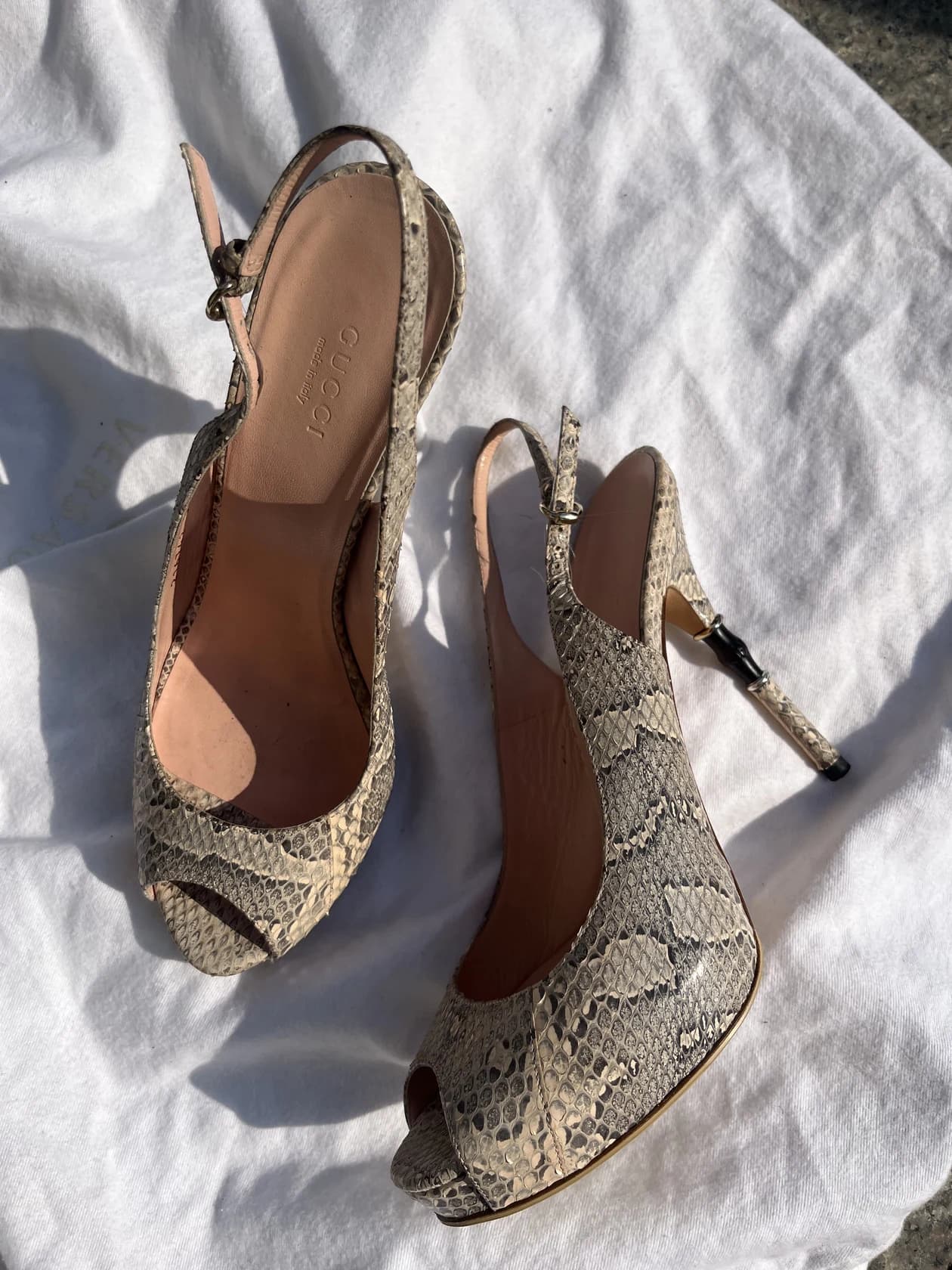 Босоножки Gucci из кожи питона, необычный каблук — фото 2