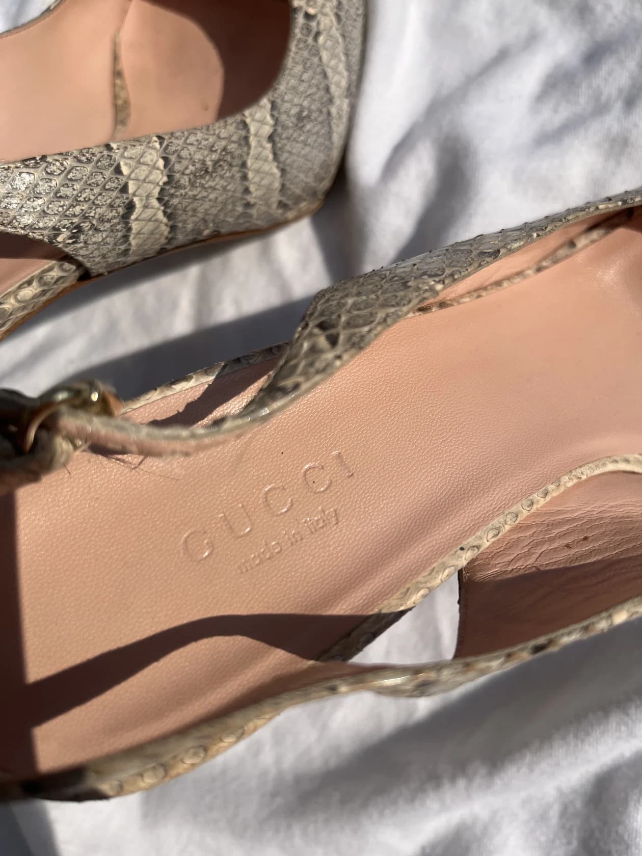 Босоножки Gucci из кожи питона, необычный каблук — фото 5