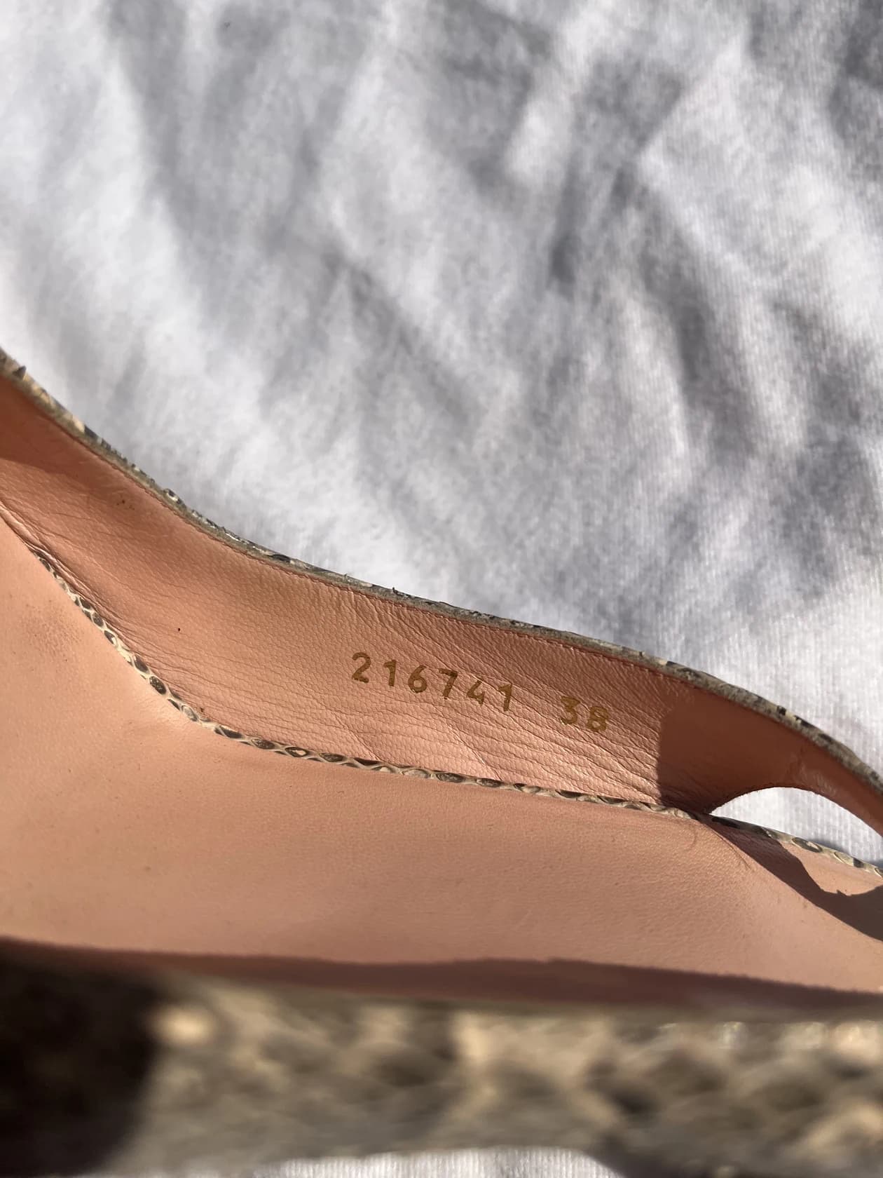Босоножки Gucci из кожи питона, необычный каблук — фото 9