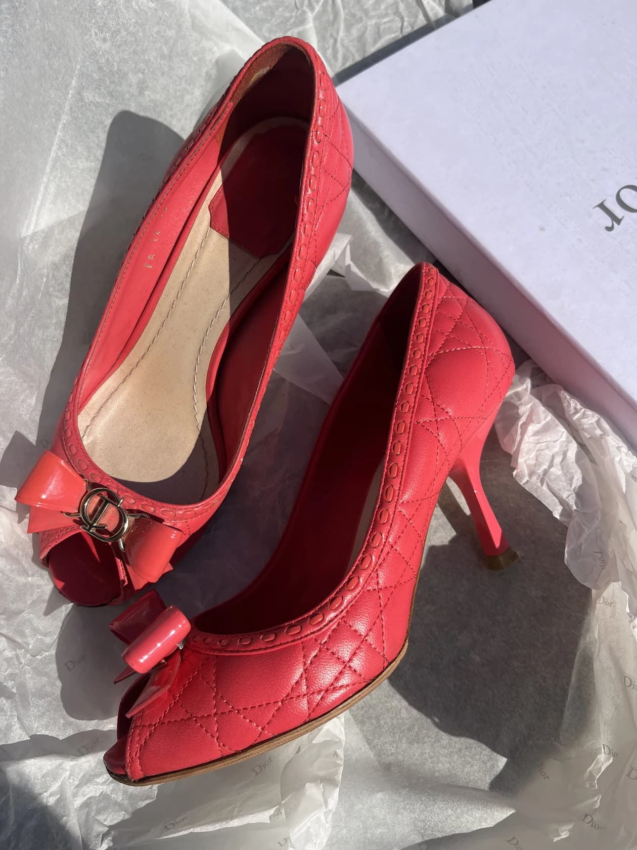 Туфли Dior с золотистой монограммой, коралловая кожа — фото 2