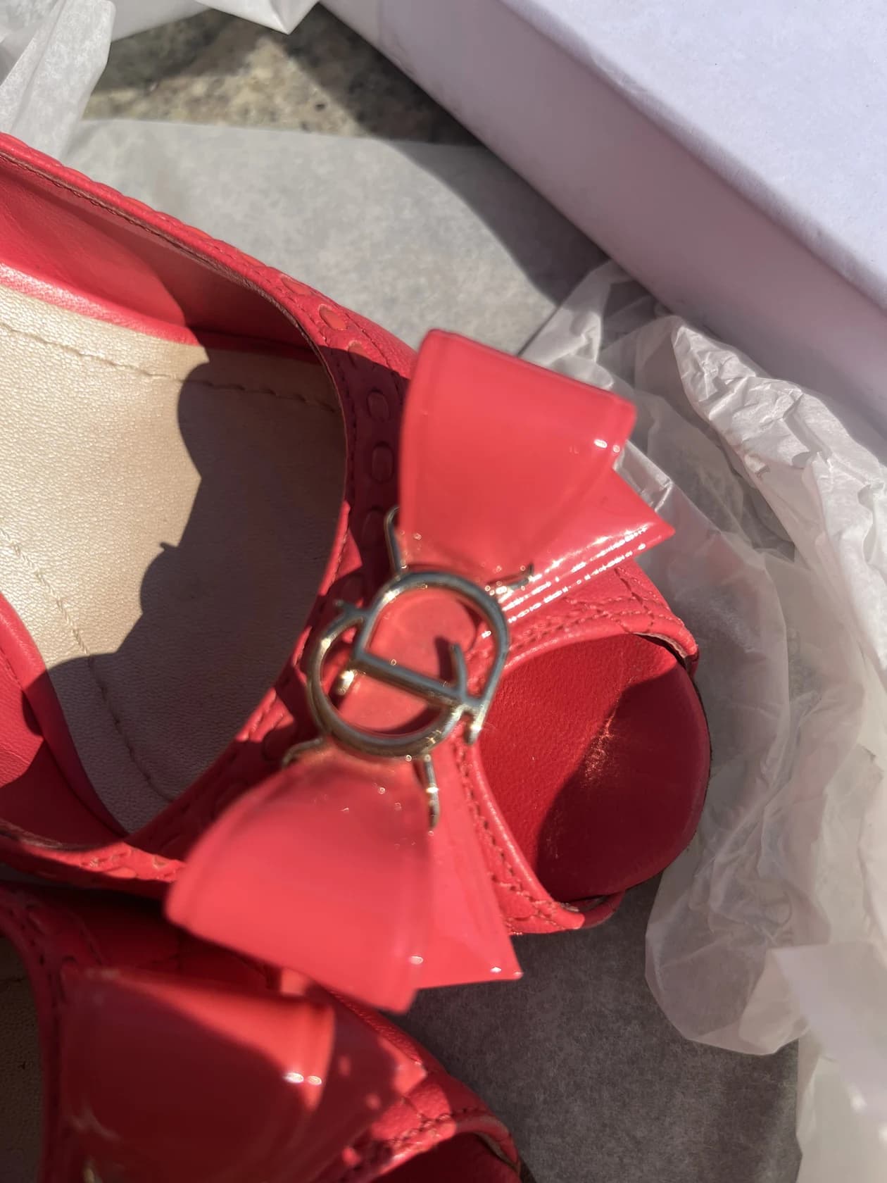 Туфли Dior с золотистой монограммой, коралловая кожа — фото 5