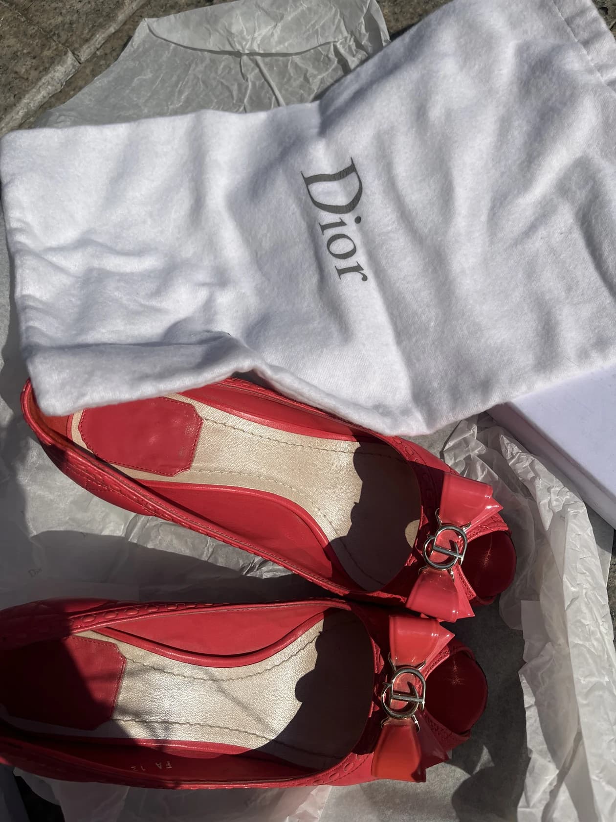 Туфли Dior с золотистой монограммой, коралловая кожа — фото 6