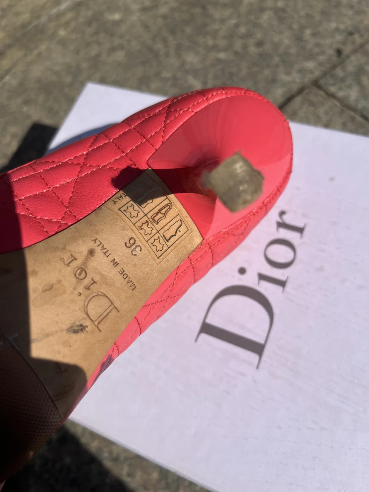 Туфли Dior с золотистой монограммой, коралловая кожа — фото 8