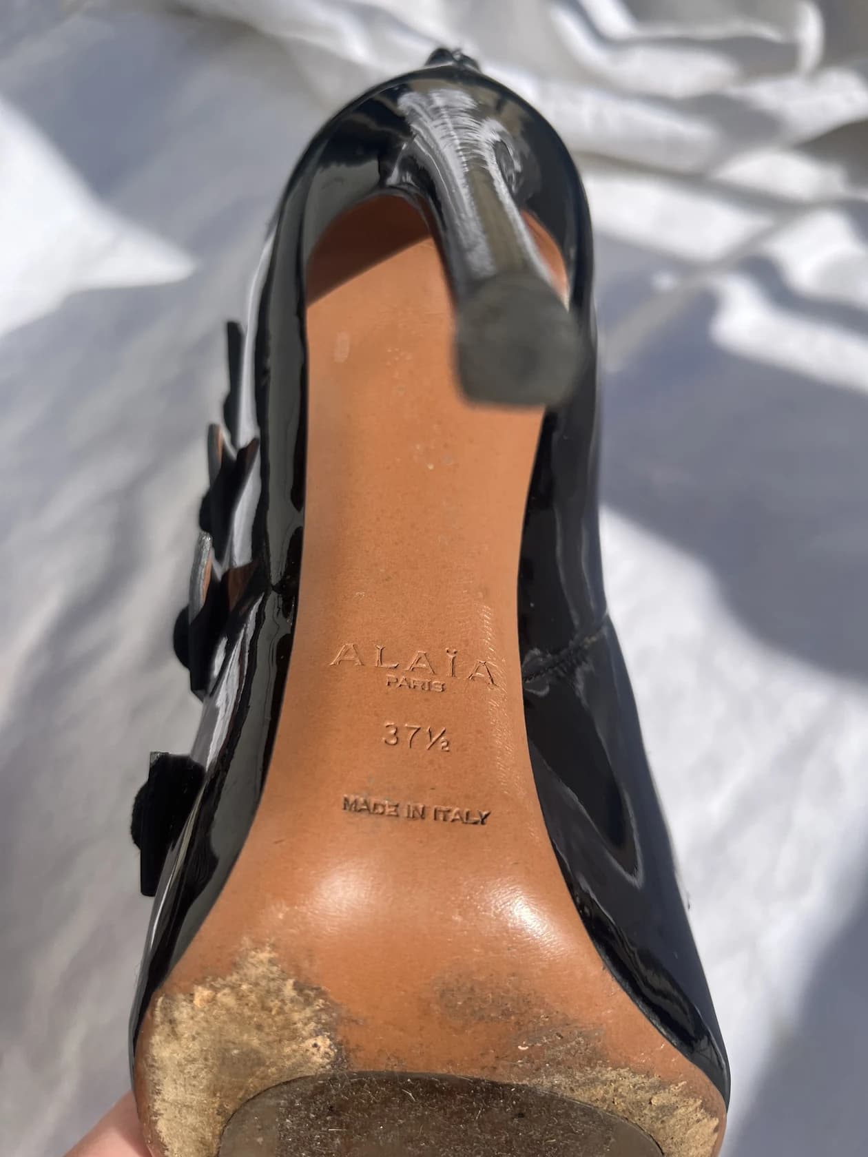 Босоножки Alaïa из лакированной кожи — фото 4