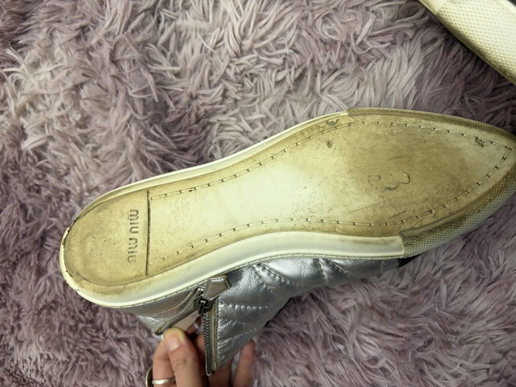 Высокие кеды Miu Miu из серебристой стеганой кожи — фото 6
