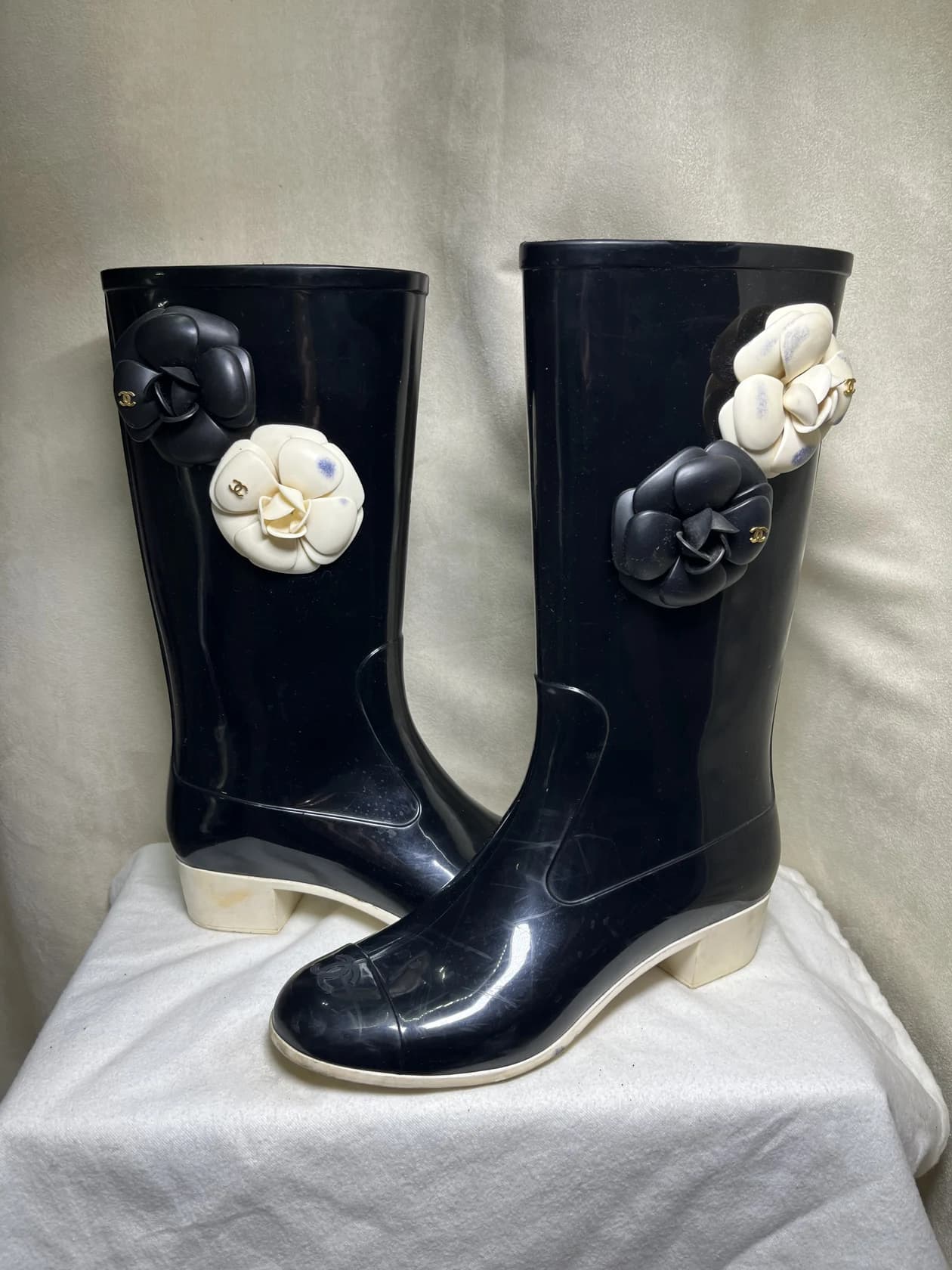 Резиновые сапоги Chanel с цветами, 38 размер