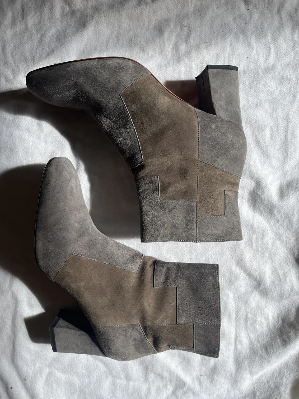 Замшевые ботильоны Santoni в технике колор-блок, 39 размер